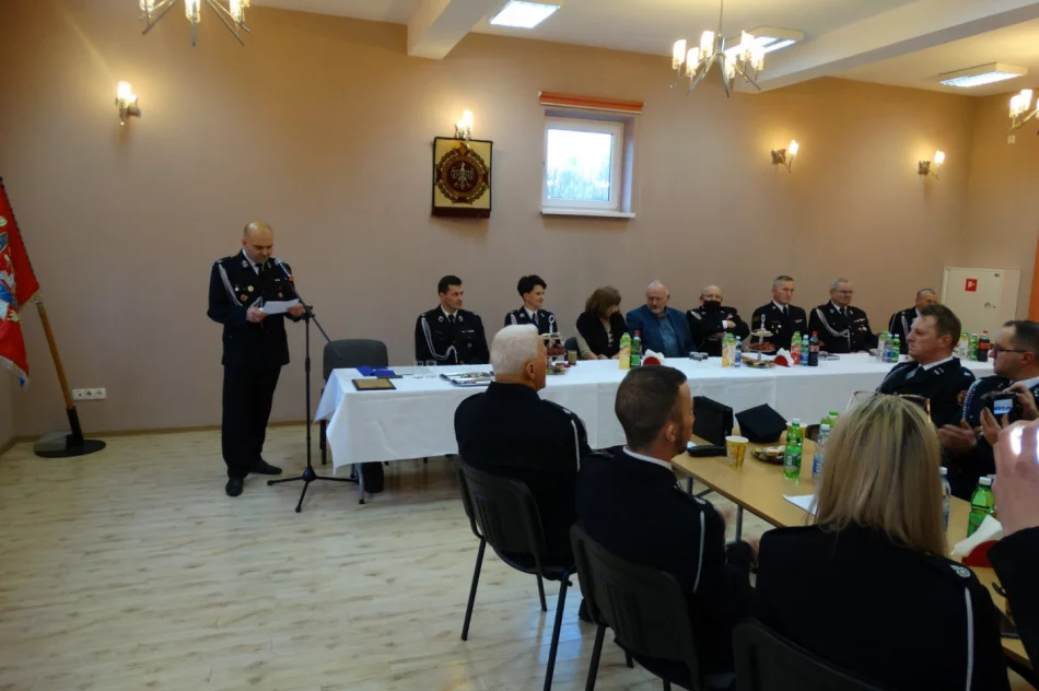 Podczas walnego zebrania OSP Limanowa wręczono odznaczenia i medale zasłużonym druhom - zdjęcie 7