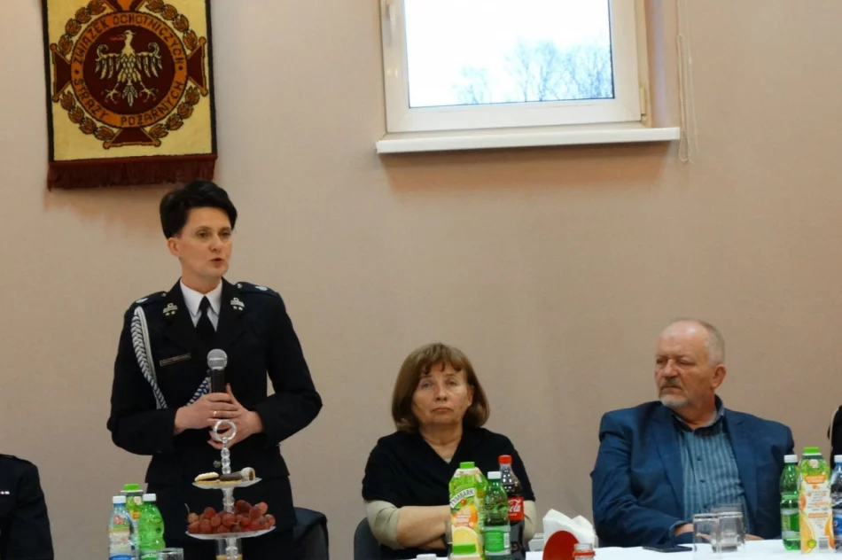 Podczas walnego zebrania OSP Limanowa wręczono odznaczenia i medale zasłużonym druhom - zdjęcie 8