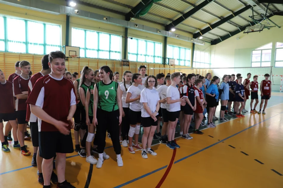 Zwycięzcy Mistrzostw Gminy Limanowa w piłce siatkowej - zdjęcie 3