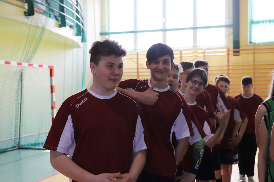 Zwycięzcy Mistrzostw Gminy Limanowa w piłce siatkowej - zdjęcie 4