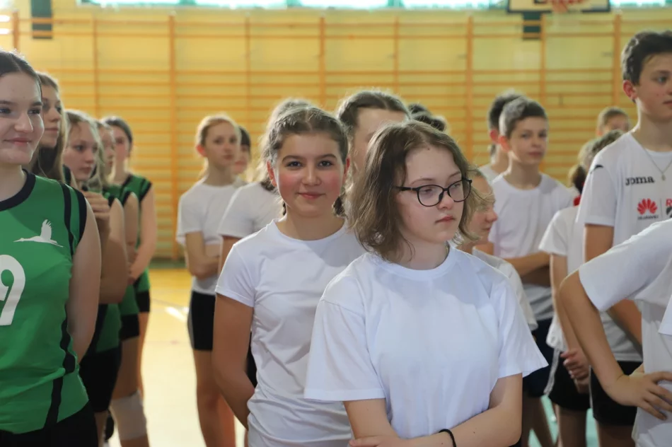 Zwycięzcy Mistrzostw Gminy Limanowa w piłce siatkowej - zdjęcie 6