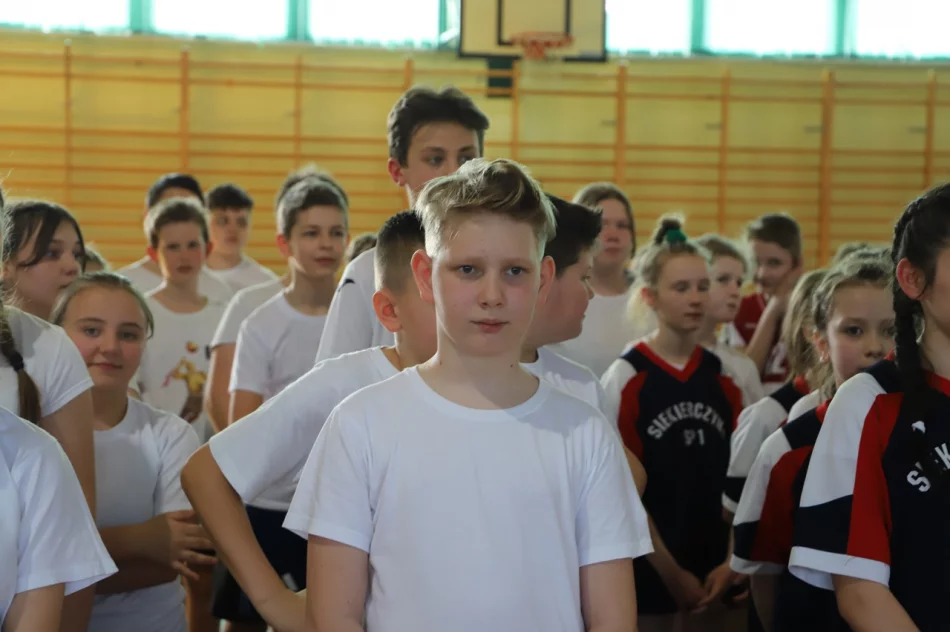 Zwycięzcy Mistrzostw Gminy Limanowa w piłce siatkowej - zdjęcie 7