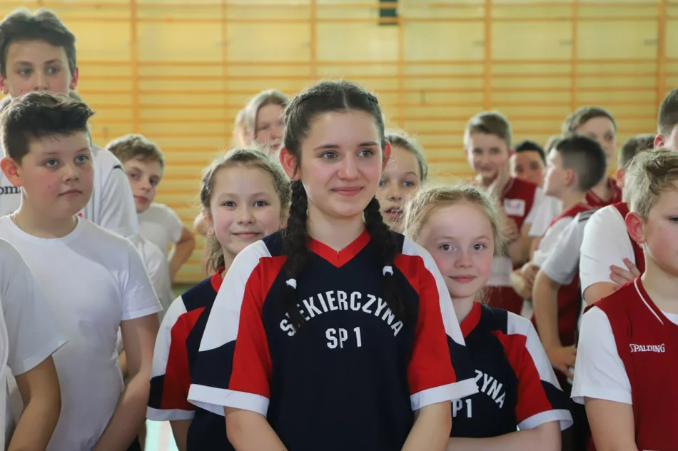 Zwycięzcy Mistrzostw Gminy Limanowa w piłce siatkowej - zdjęcie 8