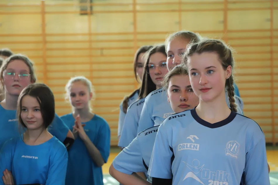 Zwycięzcy Mistrzostw Gminy Limanowa w piłce siatkowej - zdjęcie 11