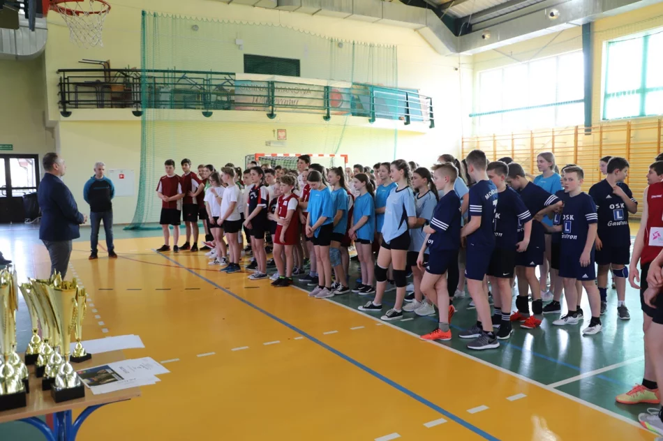 Zwycięzcy Mistrzostw Gminy Limanowa w piłce siatkowej - zdjęcie 14