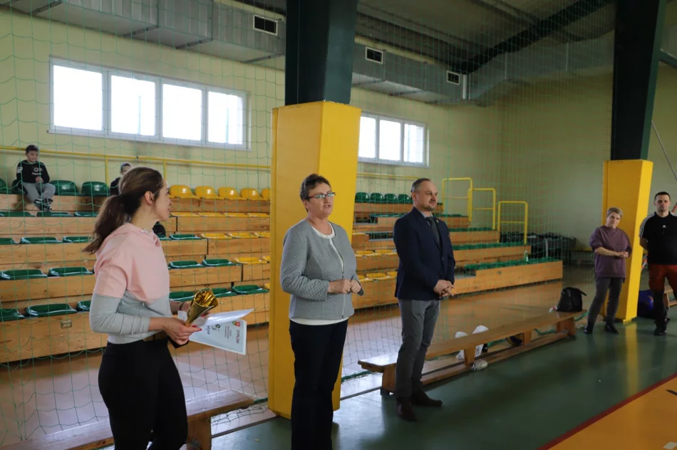 Zwycięzcy Mistrzostw Gminy Limanowa w piłce siatkowej - zdjęcie 15