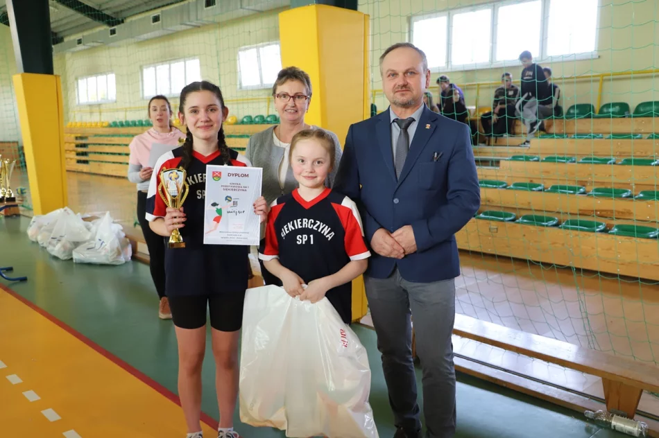Zwycięzcy Mistrzostw Gminy Limanowa w piłce siatkowej - zdjęcie 16