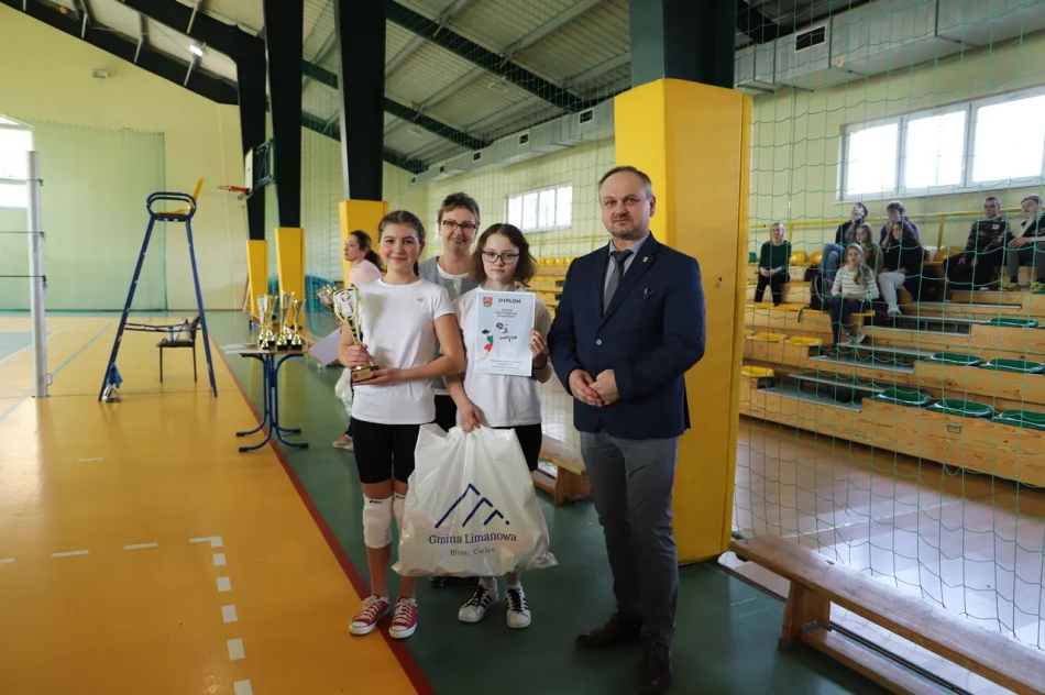 Zwycięzcy Mistrzostw Gminy Limanowa w piłce siatkowej - zdjęcie 17