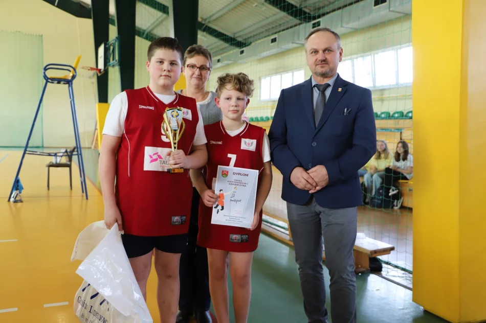 Zwycięzcy Mistrzostw Gminy Limanowa w piłce siatkowej - zdjęcie 18