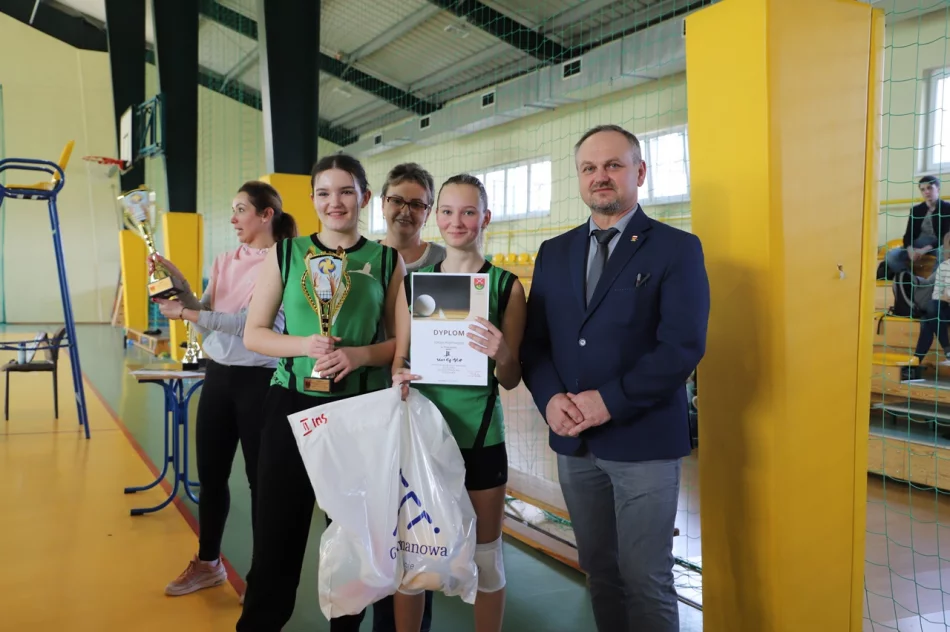 Zwycięzcy Mistrzostw Gminy Limanowa w piłce siatkowej - zdjęcie 20
