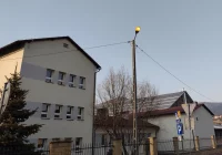 Oszczędzają na oświetleniu w nocy, w dzień... latarnie świecą - zdjęcie główne