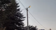 Oszczędzają na oświetleniu w nocy, w dzień... latarnie świecą - zdjęcie 2