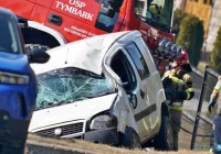 Zasnął za kierownicą i doprowadził do dachowania - zdjęcie główne