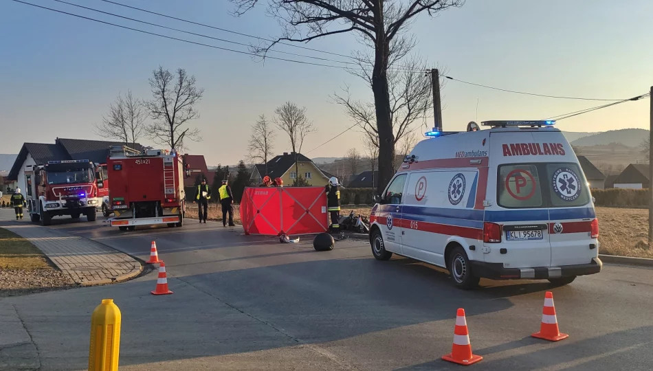 Motocyklista uderzył w drzewo - mężczyzna zmarł na miejscu - zdjęcie 1