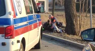 Motocyklista uderzył w drzewo - mężczyzna zmarł na miejscu - zdjęcie 2