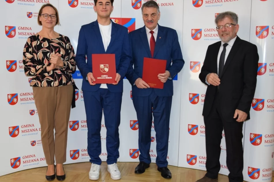 Władze gminy nagrodziły sportowców z wynikami - zdjęcie 3