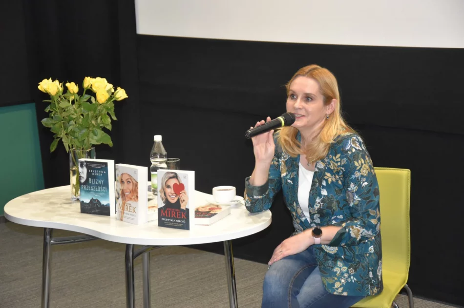 Wierni czytelnicy spotkali się z pisarką - zdjęcie 9