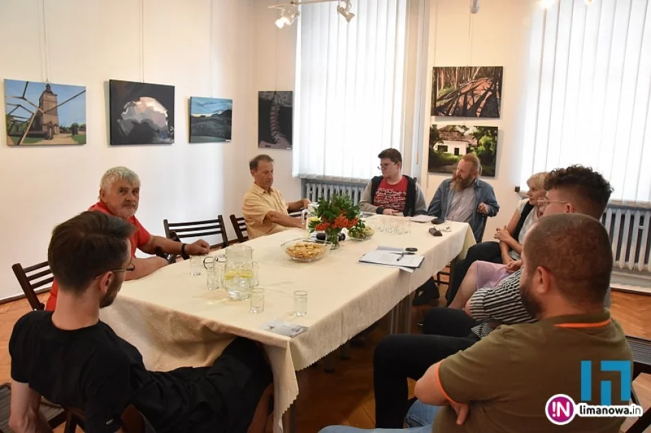 Lipcowe spotkanie Limanowskiego Klubu Literackiego - zdjęcie 2