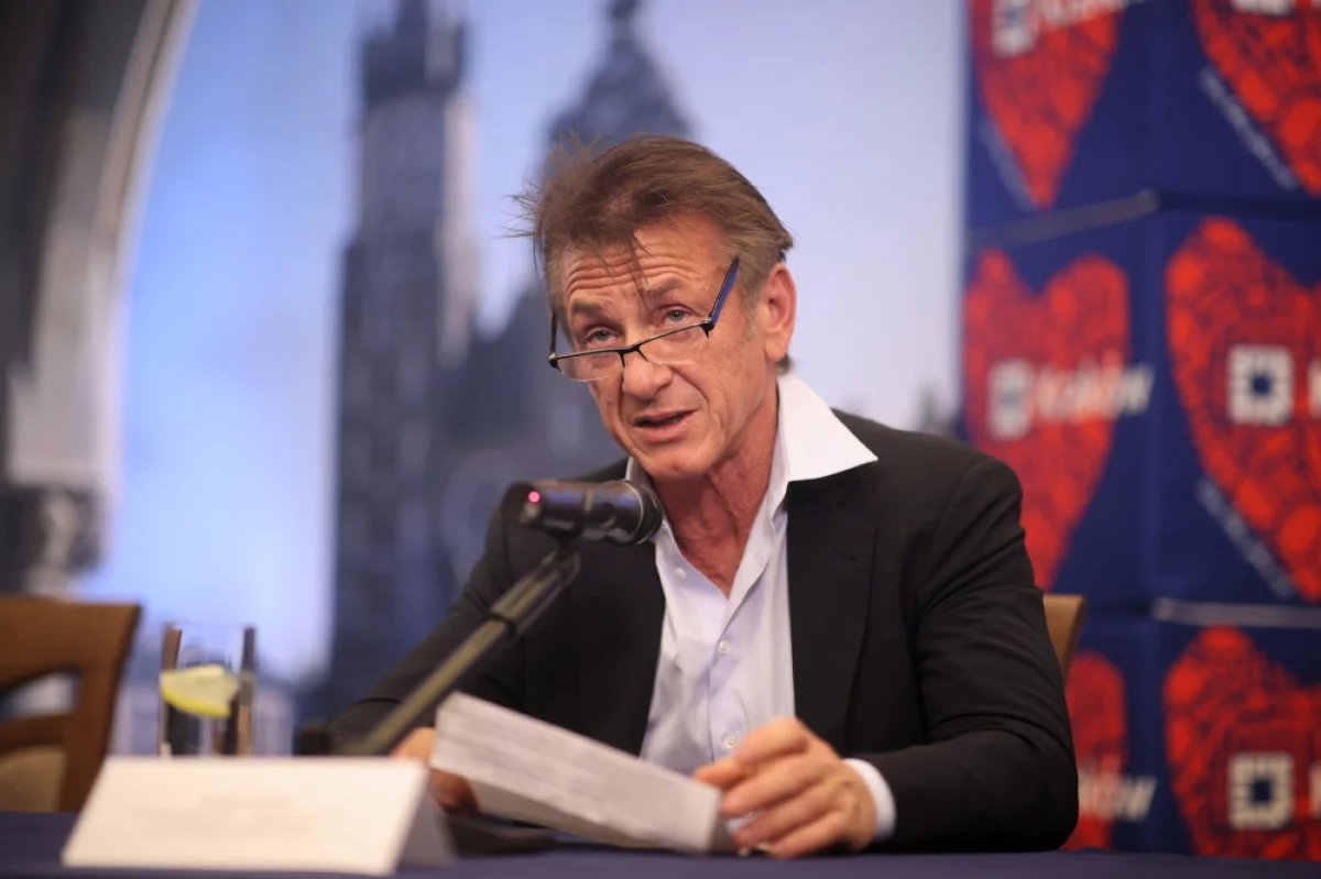 Sean Penn podpisał umowę z miastem Kraków ws. pomocy uchodźcom
