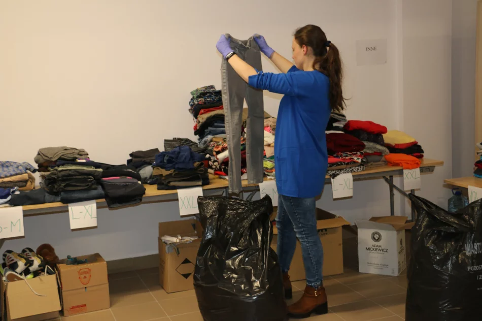 Mieszkańcy miasta nie zawiedli – dla 20-osobowej grupy obywateli Ukrainy zebrano najpotrzebniejsze rzeczy - zdjęcie 5