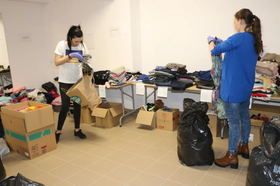 Mieszkańcy miasta nie zawiedli – dla 20-osobowej grupy obywateli Ukrainy zebrano najpotrzebniejsze rzeczy - zdjęcie 6