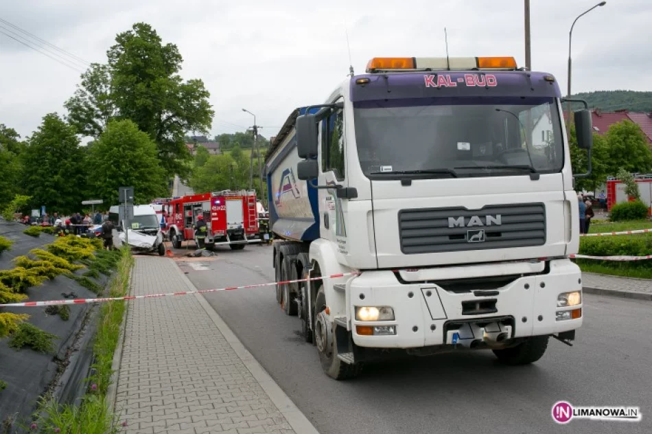 Zderzenie z ciężarówką. 16 dzieci w szpitalu - zdjęcie 2