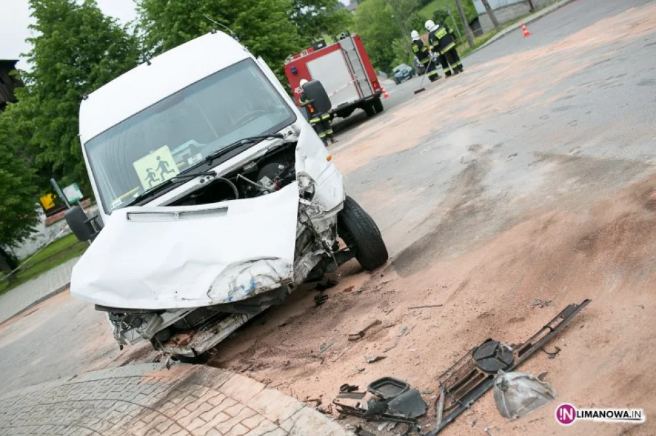 Zderzenie z ciężarówką. 16 dzieci w szpitalu - zdjęcie 4