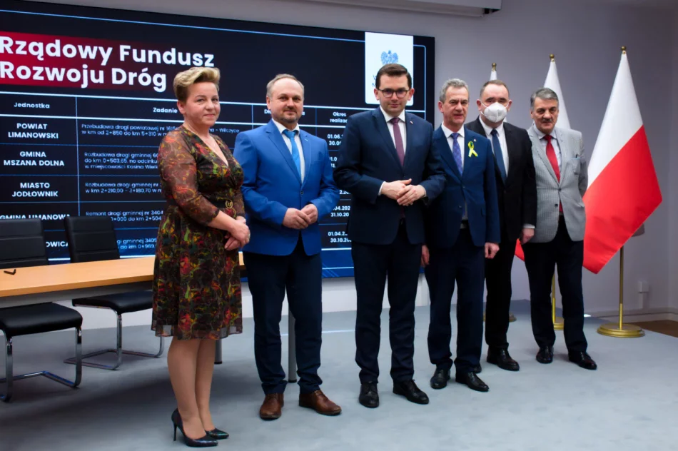 Podpisanie umowy na remont drogi w Wysokiem - zdjęcie 2