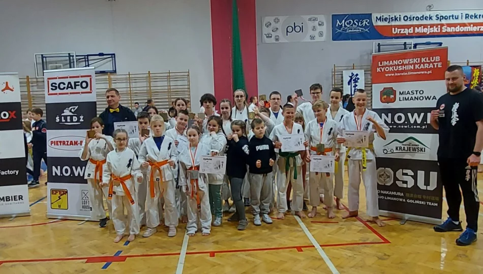 17 medali wywalczyli zawodnicy Limanowskiego Klubu Kyokushin Karate na Otwartym Turnieju Karate Sendomiria Cup 2022 w Sandomierzu - zdjęcie 1