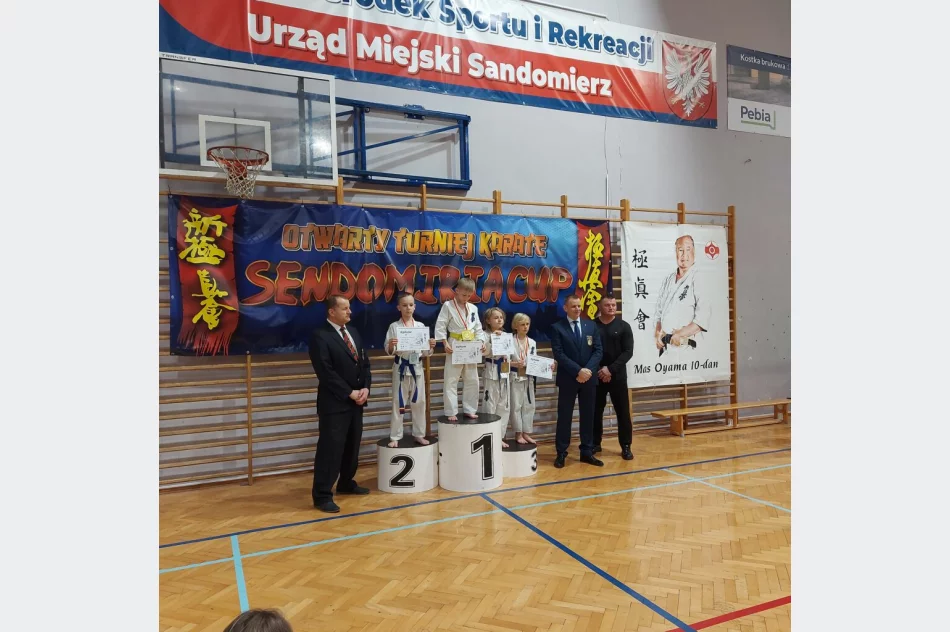 17 medali wywalczyli zawodnicy Limanowskiego Klubu Kyokushin Karate na Otwartym Turnieju Karate Sendomiria Cup 2022 w Sandomierzu - zdjęcie 5