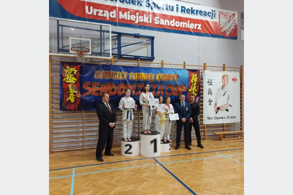 17 medali wywalczyli zawodnicy Limanowskiego Klubu Kyokushin Karate na Otwartym Turnieju Karate Sendomiria Cup 2022 w Sandomierzu - zdjęcie 8