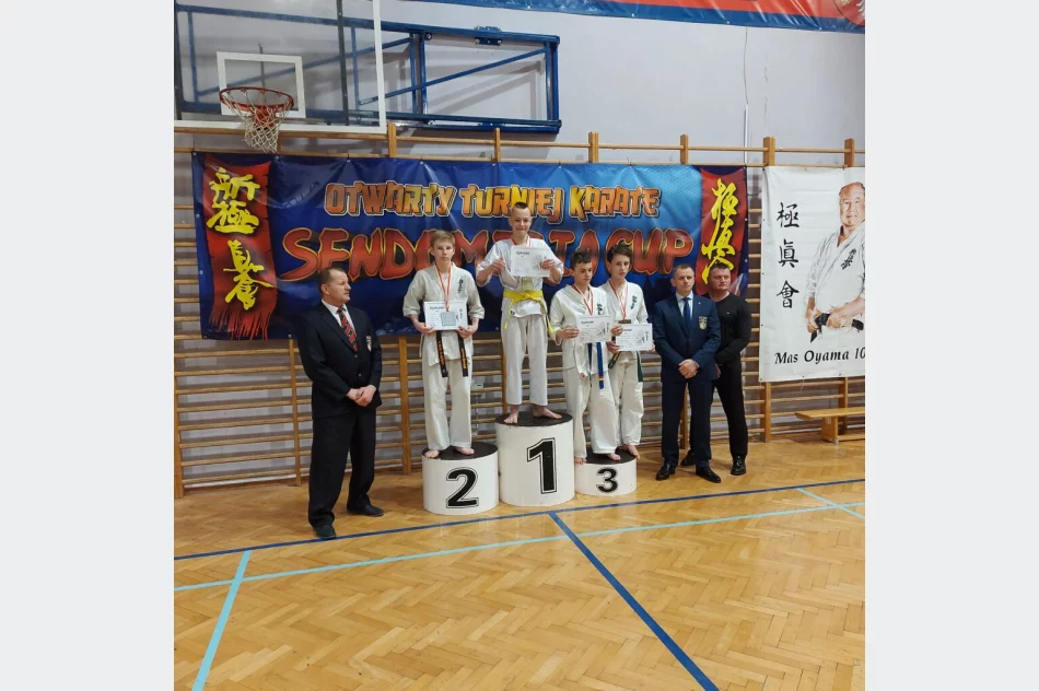 17 medali wywalczyli zawodnicy Limanowskiego Klubu Kyokushin Karate na Otwartym Turnieju Karate Sendomiria Cup 2022 w Sandomierzu - zdjęcie 9