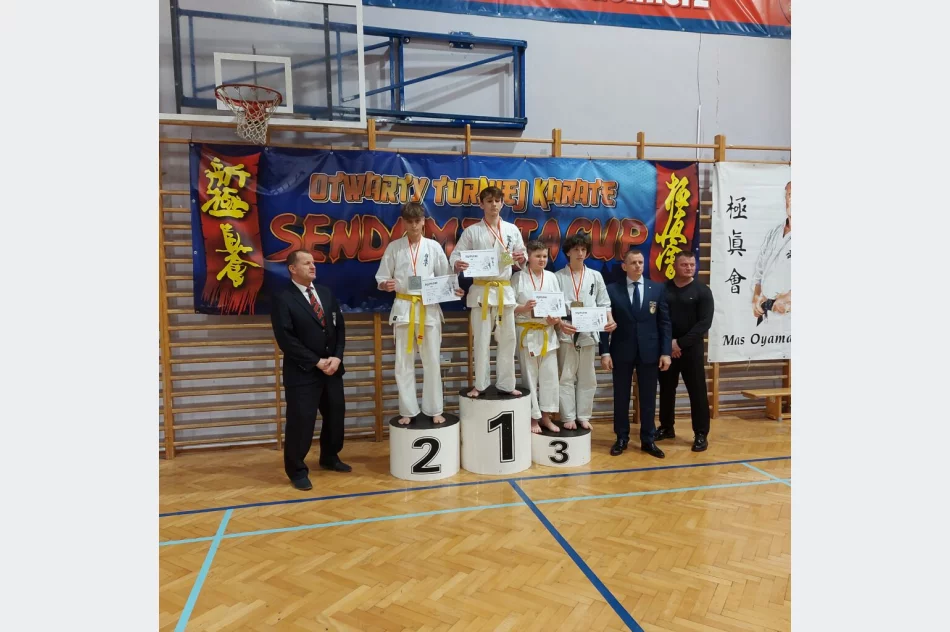 17 medali wywalczyli zawodnicy Limanowskiego Klubu Kyokushin Karate na Otwartym Turnieju Karate Sendomiria Cup 2022 w Sandomierzu - zdjęcie 10