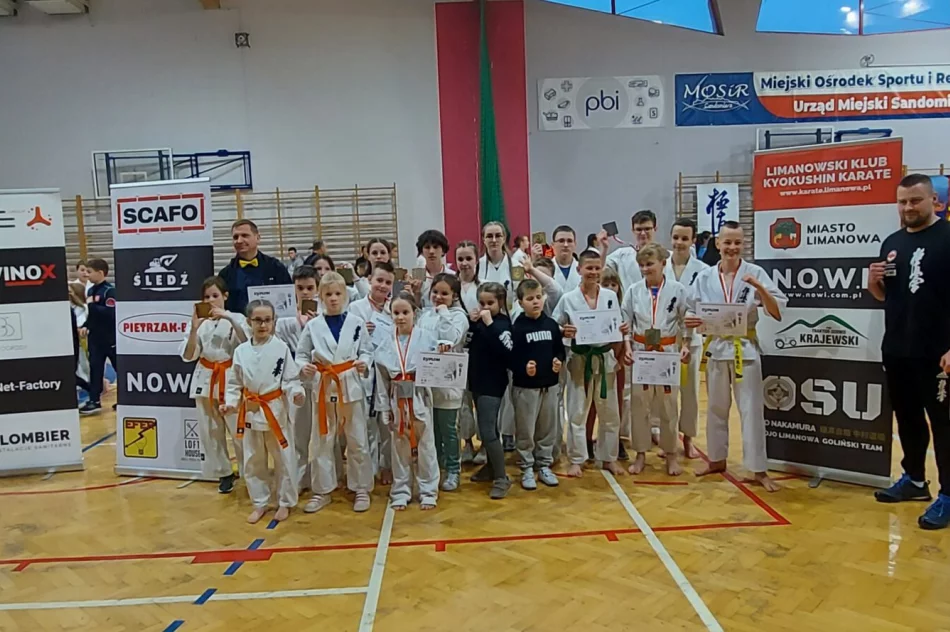 17 medali wywalczyli zawodnicy Limanowskiego Klubu Kyokushin Karate na Otwartym Turnieju Karate Sendomiria Cup 2022 w Sandomierzu - zdjęcie 13