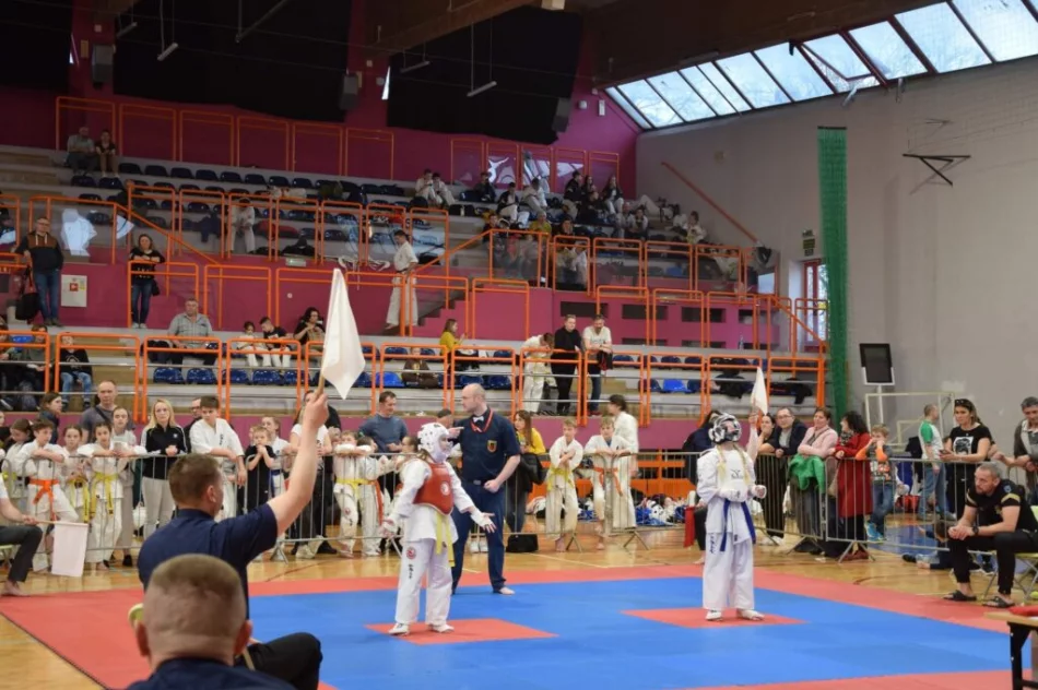 17 medali wywalczyli zawodnicy Limanowskiego Klubu Kyokushin Karate na Otwartym Turnieju Karate Sendomiria Cup 2022 w Sandomierzu - zdjęcie 14