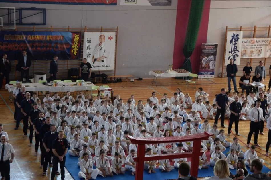 17 medali wywalczyli zawodnicy Limanowskiego Klubu Kyokushin Karate na Otwartym Turnieju Karate Sendomiria Cup 2022 w Sandomierzu - zdjęcie 15