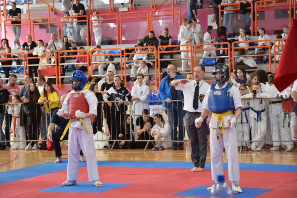 17 medali wywalczyli zawodnicy Limanowskiego Klubu Kyokushin Karate na Otwartym Turnieju Karate Sendomiria Cup 2022 w Sandomierzu - zdjęcie 17