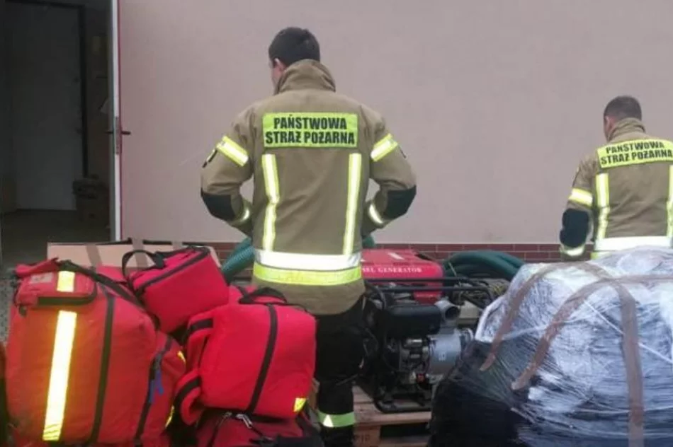 Strażacy pomagają uchodźcom - zdjęcie 2