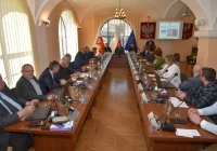 Zarząd z upoważnieniem od radnych do zmian w budżecie. Retransmisja nadzwyczajnej sesji - zdjęcie główne