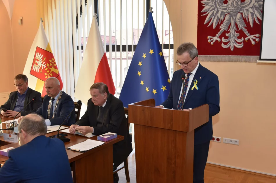 Zarząd z upoważnieniem od radnych do zmian w budżecie. Retransmisja nadzwyczajnej sesji - zdjęcie 3