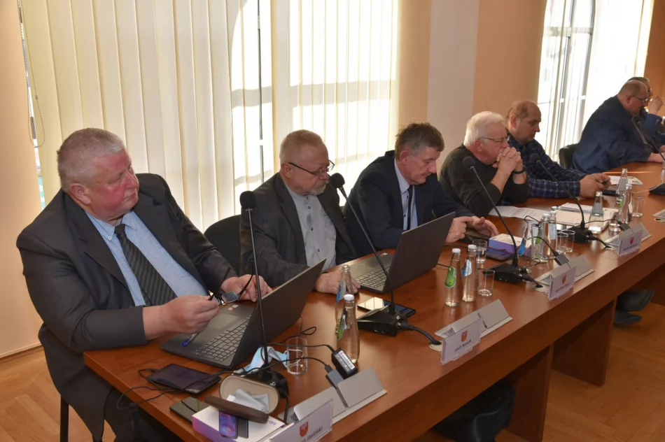 Zarząd z upoważnieniem od radnych do zmian w budżecie. Retransmisja nadzwyczajnej sesji - zdjęcie 5