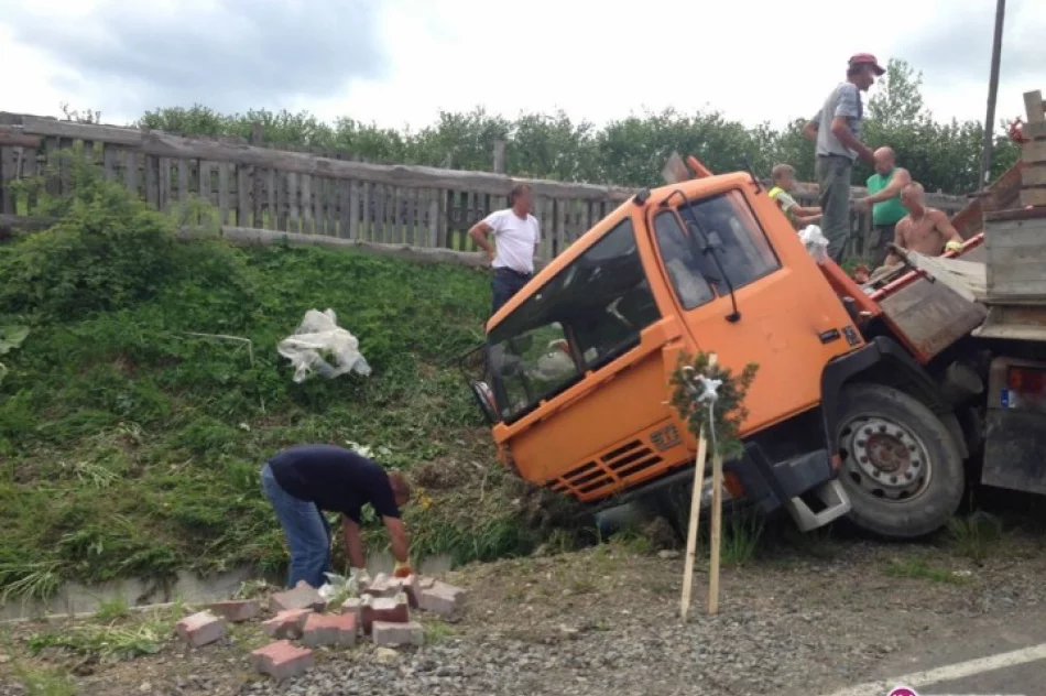 Zderzenie na skrzyżowaniu i wypadek ciężarówki - zdjęcie 3
