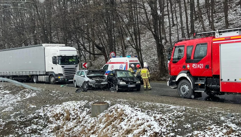 Groźnie wyglądające zderzenie czołowe   - zdjęcie 1