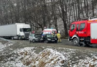 Groźnie wyglądające zderzenie czołowe   - zdjęcie główne