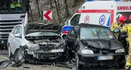 Groźnie wyglądające zderzenie czołowe   - zdjęcie 3