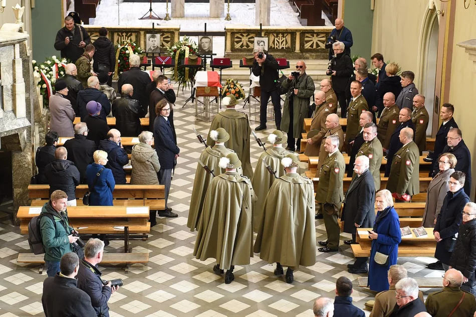 Trzej wyklęci doczekali się godnego pochówku  - zdjęcie 5
