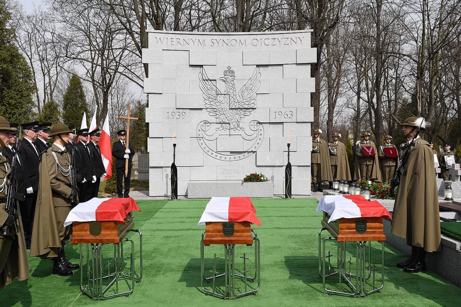 Trzej wyklęci doczekali się godnego pochówku  - zdjęcie 8