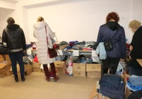 Kilkadziesiąt palet odzieży dla uchodźców, żywność leki i sprzęt dla partnerskiego miasta - zdjęcie główne