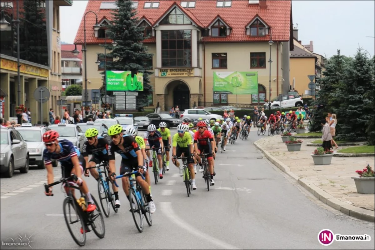 Peleton kolarzy przejechał przez Limanową