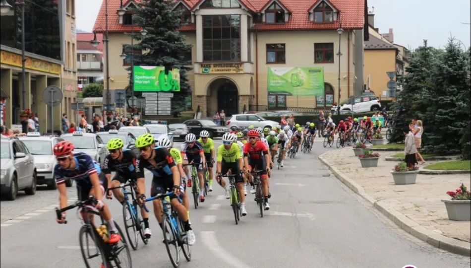 Peleton kolarzy przejechał przez Limanową - zdjęcie 1